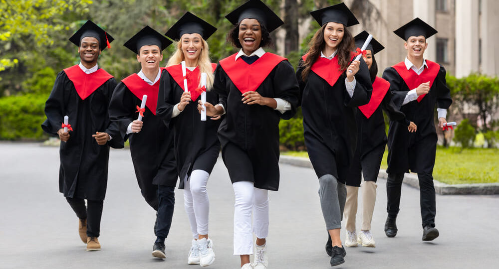 Formación jurídica actualizada: estudia Derecho en la Universidad Latina de Panamá