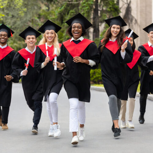 Formación jurídica actualizada: estudia Derecho en la Universidad Latina de Panamá